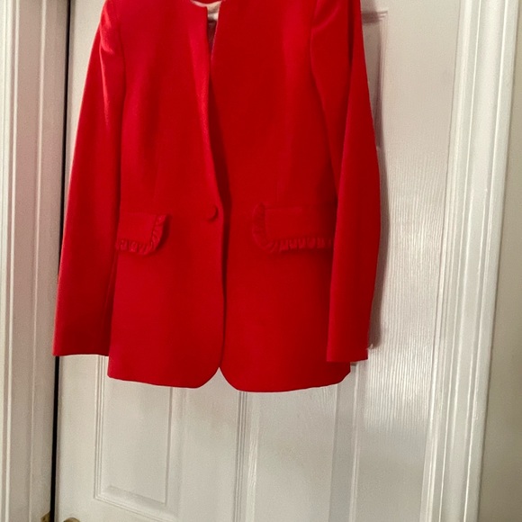 Beautiful Zara red blazer with scallop pockets - Picture 5 of 5